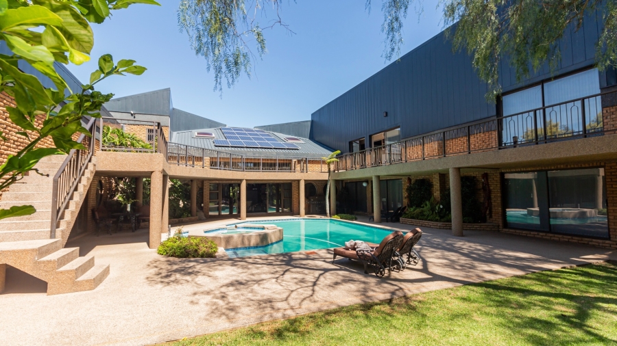 8 Bedroom Property for Sale in Die Boord Western Cape